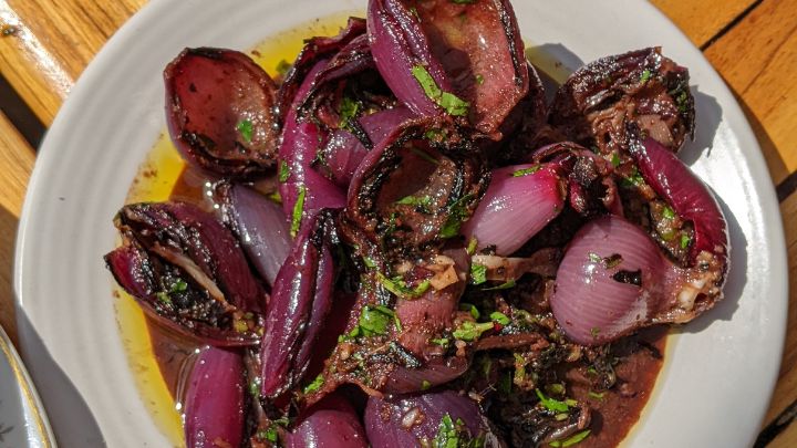 مراحل تهیه ترشی پیاز بندری با رب انار مراحل تهیه ترشی پیاز بندری با رب انار