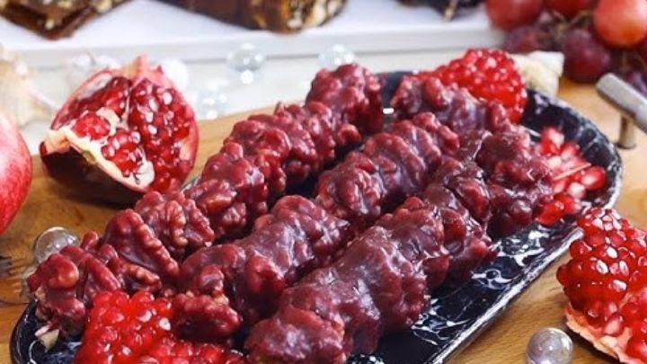 مراحل تهیه سوجوق انار مراحل تهیه سوجوق انار