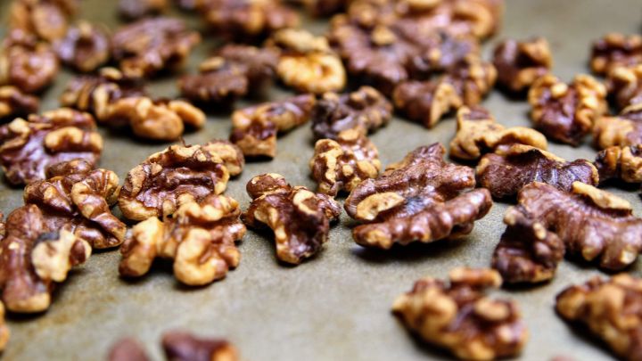 مواد لازم برای تهیه گردو کبابی 