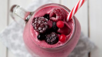 طرز تهیه میلک شیک انگور یاقوتی؛ ایده‌آل برای مهمانی‌ها