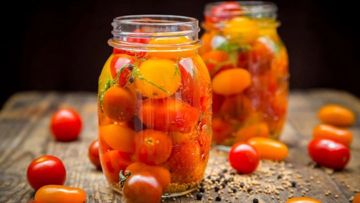 مراحل تهیه گوجه شور