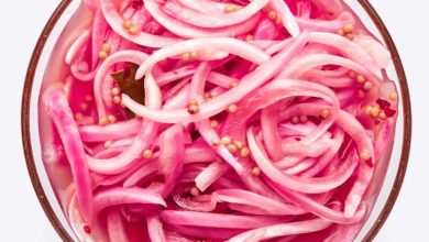 طرز تهیه ترشی پیاز قرمز خلالی؛ همراه همیشگی غذاها