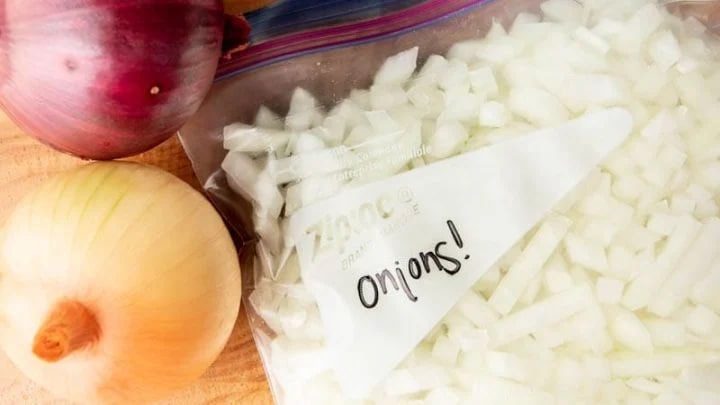 بهترین روش نگهداری پیاز پوست کنده بهترین روش نگهداری پیاز پوست کنده