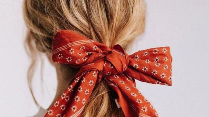 با این ترفندها، خودتان مدل مو با مینی اسکارف ببافید با این ترفندها، خودتان مدل مو با مینی اسکارف ببافید