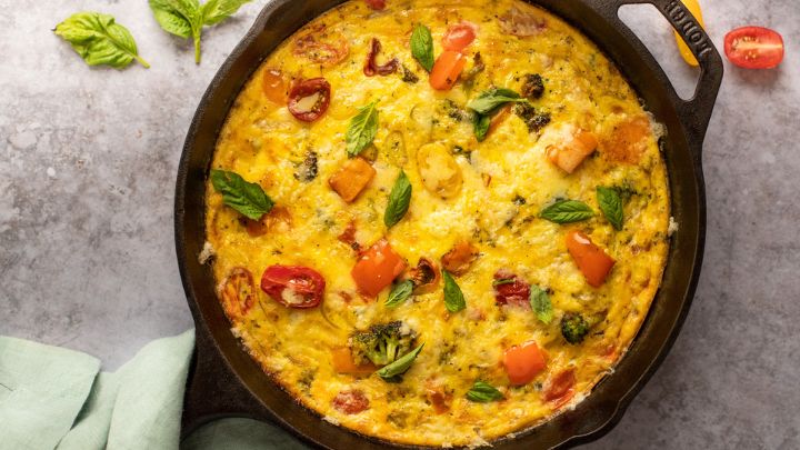 مراحل تهیه خوراک سیب‌زمینی و تخم‌مرغ