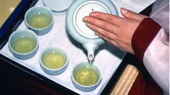 مراحل تهیه دمنوش عناب و آویشن برای سرماخوردگی مراحل تهیه دمنوش عناب و آویشن برای سرماخوردگی