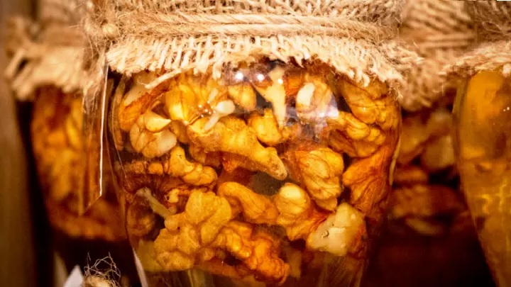 نکاتی که باید در مورد نگهداری مغز گردو در آب نمک بدانید نکاتی که باید در مورد نگهداری مغز گردو در آب نمک بدانید