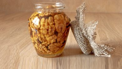 نگهداری مغز گردو در آب نمک؛ تازگی و طعم را تضمین کنید