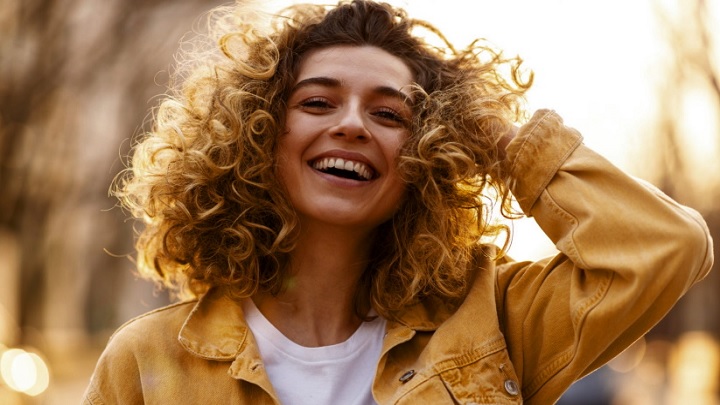 روشن کردن موها با سرکه سیب و عسل روشن کردن موها با سرکه سیب و عسل