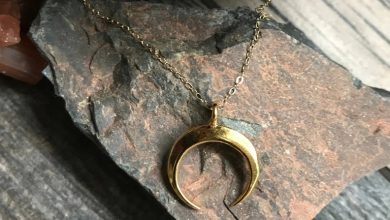 گردنبند طلا لوکس با طرح ماه؛ زیبایی کلاسیک در گردن شما