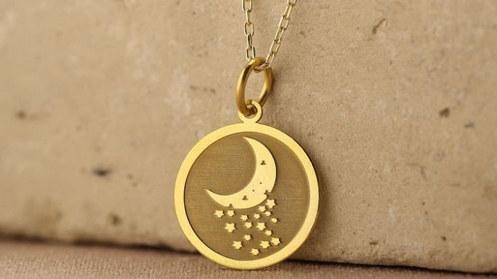 زیبایی ماندگار با گردنبند ماه