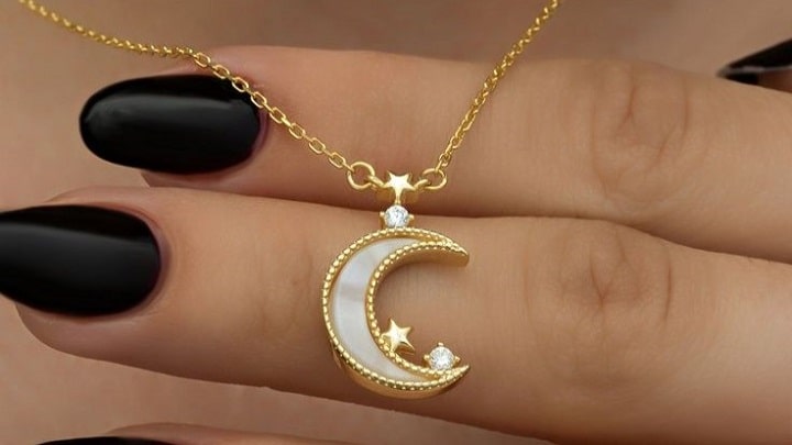 گردنبند ماه؛ لوکس و با کیفیت، مثل همیشه گردنبند ماه؛ لوکس و با کیفیت، مثل همیشه