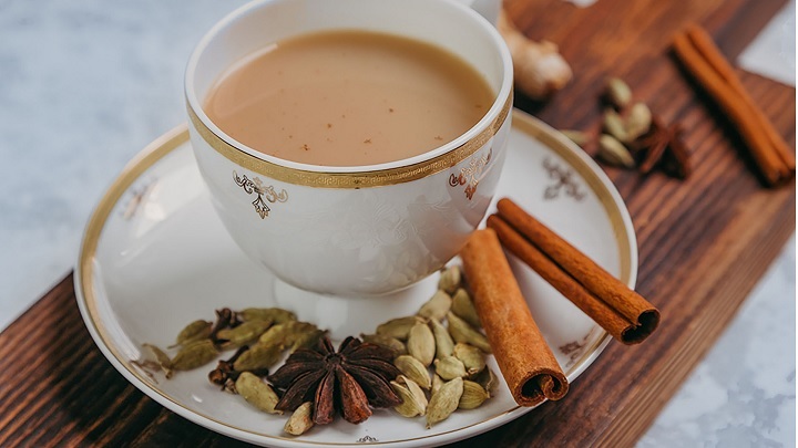 مراحل طرز تهیه چای ماسالا با شیر و قهوه