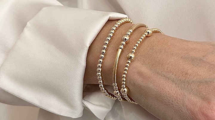 با دستبند طلای مینیمال، خود را دوست داشته باشید