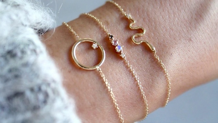 دستبند طلای ساده و مینیمال؛ سادگی که شما را خاص می‌کند