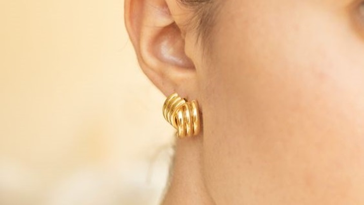 گوشواره‌های رینگی طلا: اکسسوری‌ای که همیشه به آن نیاز دارید