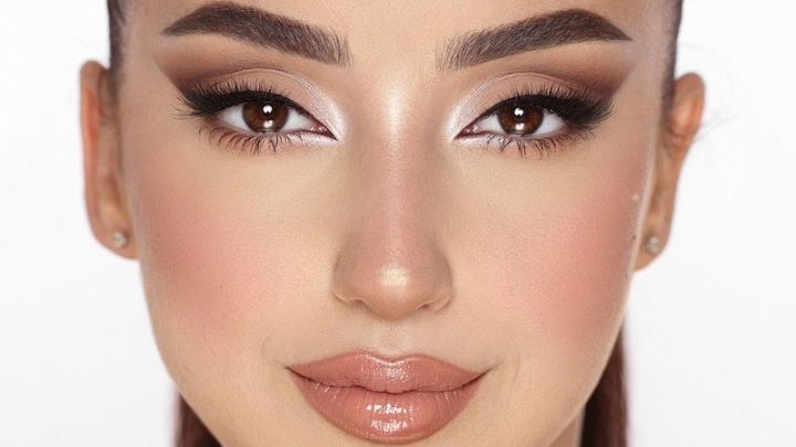 میکاپ چشم نود با تأکید بر گوشههای داخلی چشم میکاپ چشم نود با تأکید بر گوشههای داخلی چشم