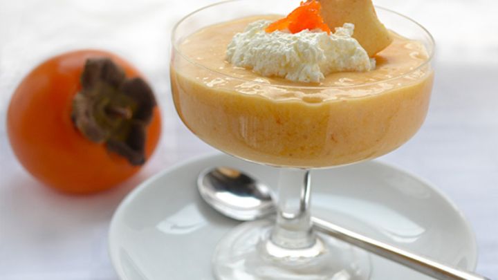 مراحل تهیه دسر مگنولیای خرمالو