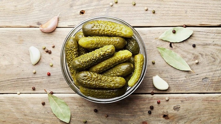 نکات مهم در خصوص تهیه و نگهداری خیارشور با سرکه قرمز