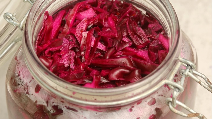 نکات و فوت و فن‌های تهیه ترشی پیاز با کلم قرمز