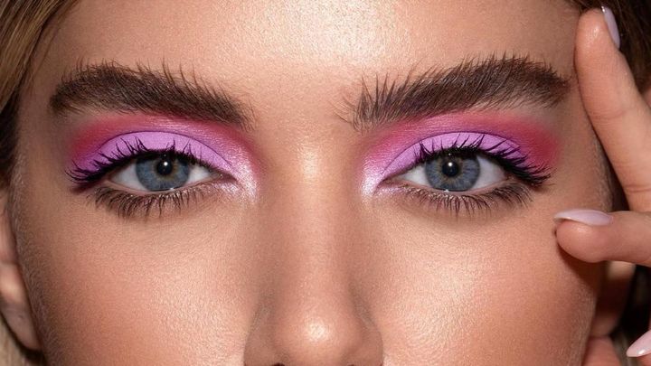 آرایش چشم صورتی با سایه قهوهای آرایش چشم صورتی با سایه قهوهای