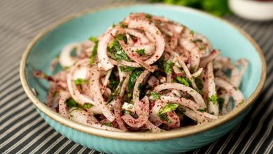 طرز تهیه پیاز جعفری رستورانی؛ لذت غذا خوردن را دوچندان کنید