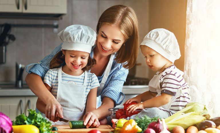 تغذیه سالم، آیندهی روشن؛ راهنمای کامل تغذیه کودکان و دانش آموزان