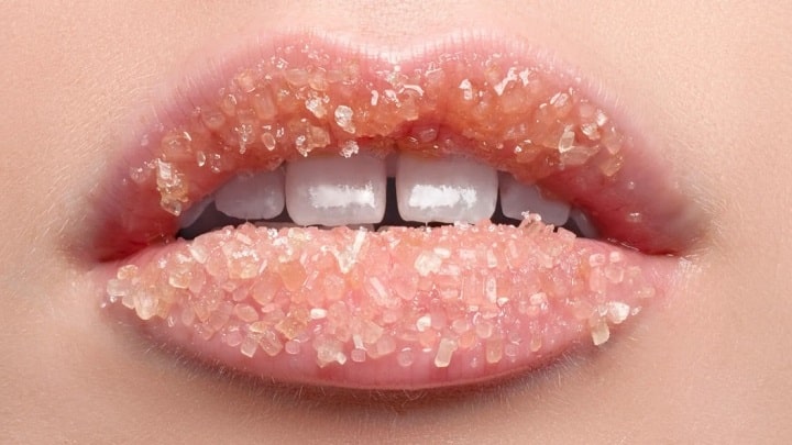 روشهای خانگی برای قرمز کردن لب روشهای خانگی برای قرمز کردن لب