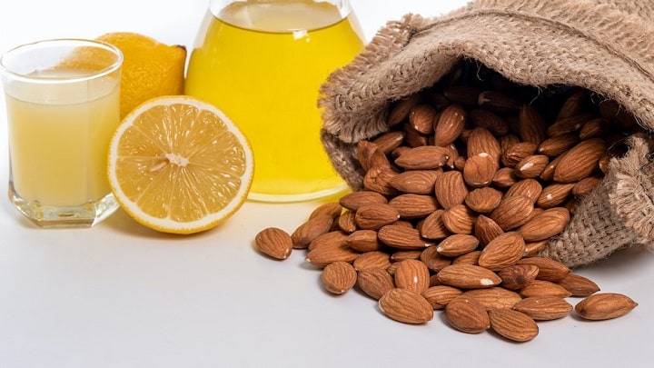 قرمز کردن طبیعی لب با روغن بادام و لیمو قرمز کردن طبیعی لب با روغن بادام و لیمو