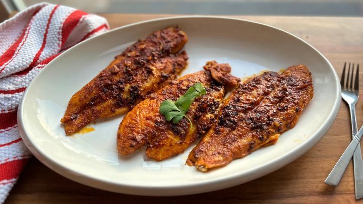 مراحل تهیه ماهی سرخ کرده مراحل تهیه ماهی سرخ کرده