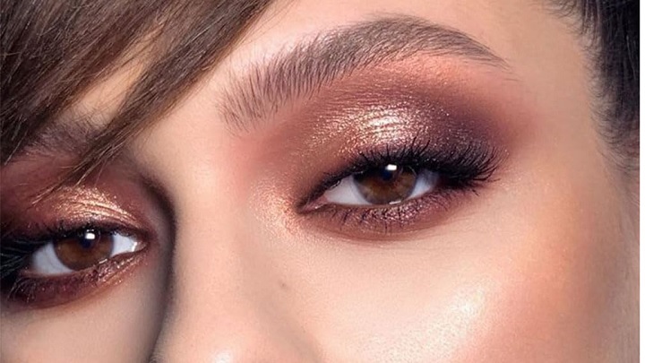 آرایش چشم با سایه‌های شاین‌دار: راهنمای کامل