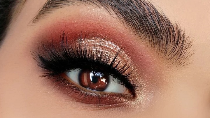 چگونه با سایه‌های شاین‌دار آرایش کنیم؟