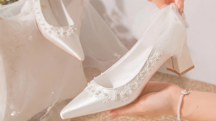 کفشهای عروسی که پاهایتان را نوازش میکنند کفشهای عروسی که پاهایتان را نوازش میکنند