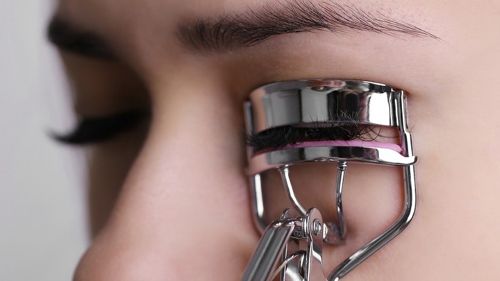 آرایش چشم ریز: چگونه چشمهای خود را درشتتر و جذابتر نشان دهیم آرایش چشم ریز: چگونه چشمهای خود را درشتتر و جذابتر نشان دهیم