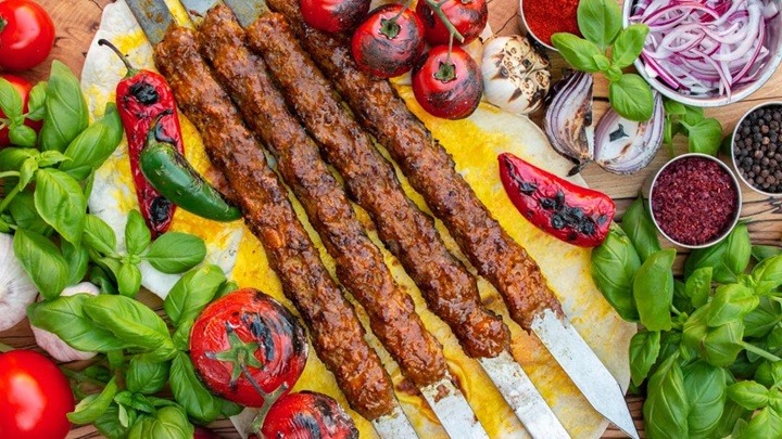 چرخ کردن ناکافی گوشت از علتهای ترک خوردن کباب کوبیده چرخ کردن ناکافی گوشت از علتهای ترک خوردن کباب کوبیده