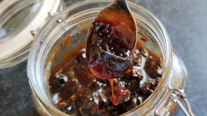 مراحل تهیه ترشی عناب