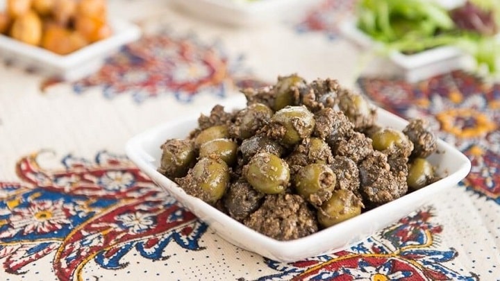 مراحل تهیه زیتون پرورده با سس مایونز