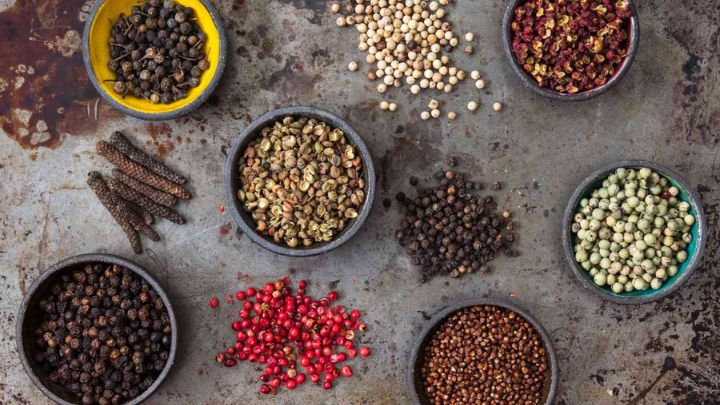 معرفی ادویههای مناسب برای غذاهای مختلف معرفی ادویههای مناسب برای غذاهای مختلف