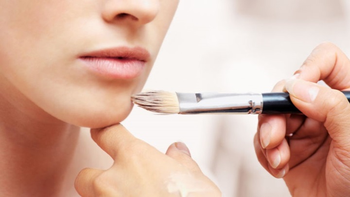 روش‌های جلوگیری از ماسیدن کرم پودر روی پوست