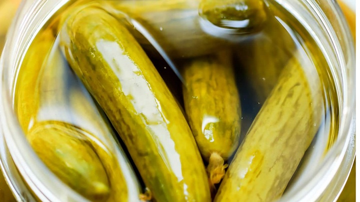 روش اضافه کردن آب به خیارشور روش اضافه کردن آب به خیارشور