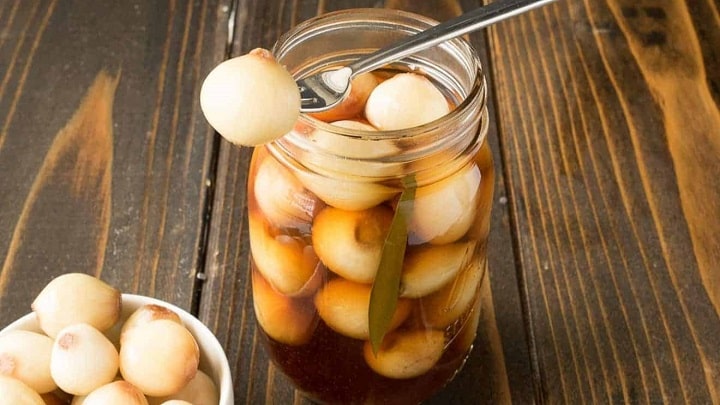 مراحل تهیه ترشی پیاز سفید