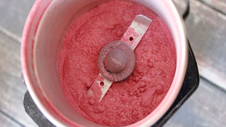 روش ساخت رژگونه طبیعی با مواد گیاهی