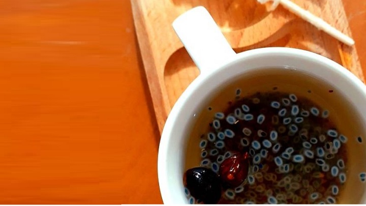 مراحل تهیه دمنوش چهار تخمه برای گلودرد