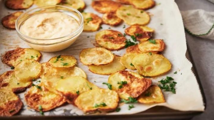 طرز تهیه چیپس پیاز و جعفری خانگی طرز تهیه چیپس پیاز و جعفری خانگی