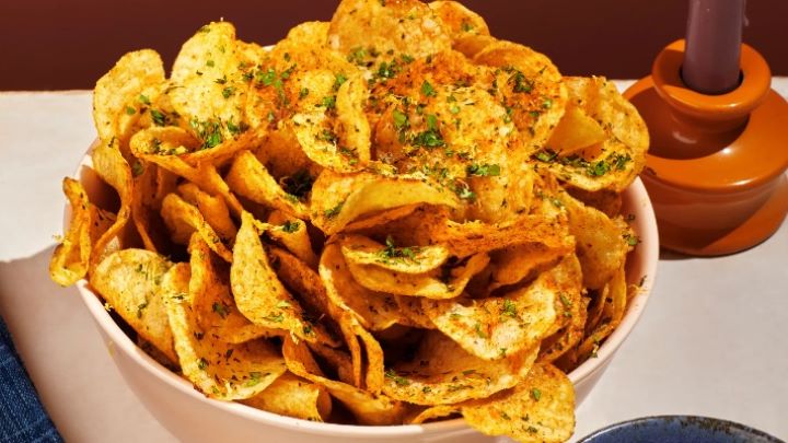 طرز تهیه چیپس پیاز و جعفری خانگی طرز تهیه چیپس پیاز و جعفری خانگی