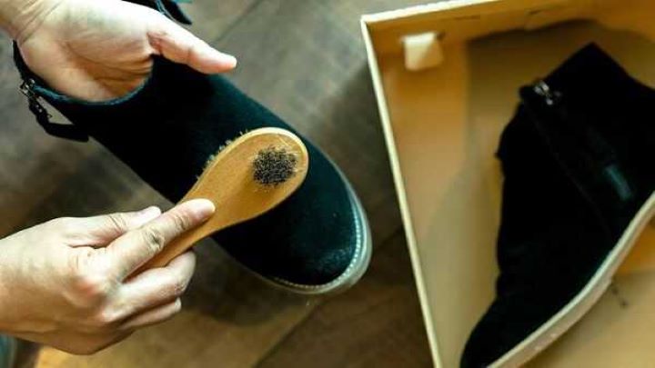 چگونه کفش جیر را تمیز کنیم؟ چگونه کفش جیر را تمیز کنیم؟