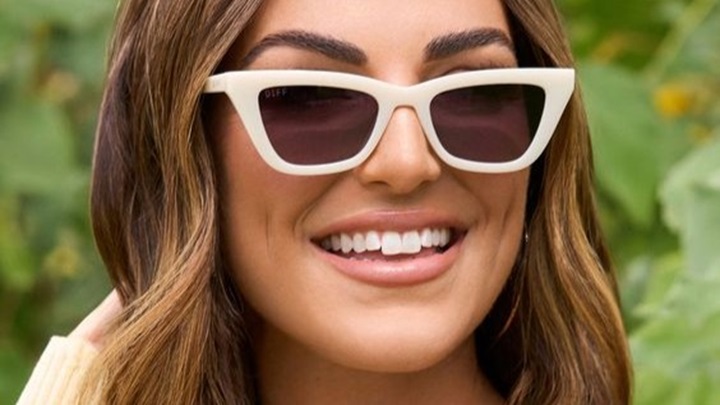 عینک سفید: برای دخترانی که به دنبال ظاهری متفاوت هستند عینک سفید: برای دخترانی که به دنبال ظاهری متفاوت هستند