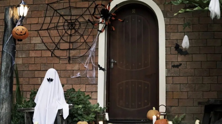 تزیینات هالووینی با نورپردازی خاص؛ ایجاد فضایی وهم‌آلود