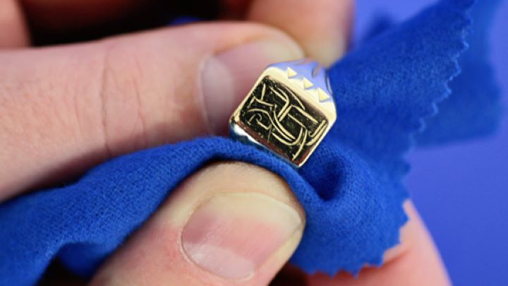 چگونه طلا را در خانه تمیز کنیم چگونه طلا را در خانه تمیز کنیم