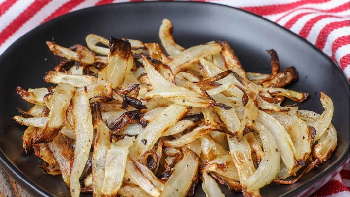 طرز تهیه پیاز داغ رژیمی بدون روغن در ماهیتابه رژیمی